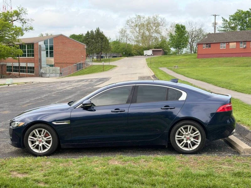 2018 Jaguar XE - Image 10 of 16