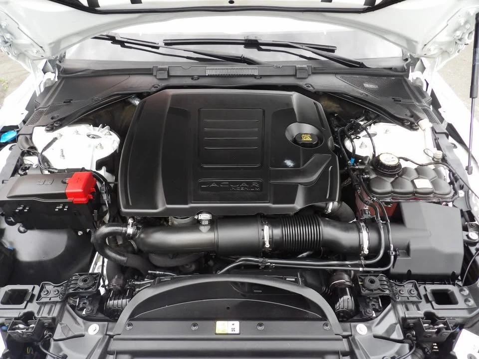 2018 Jaguar XE - Image 13 of 14