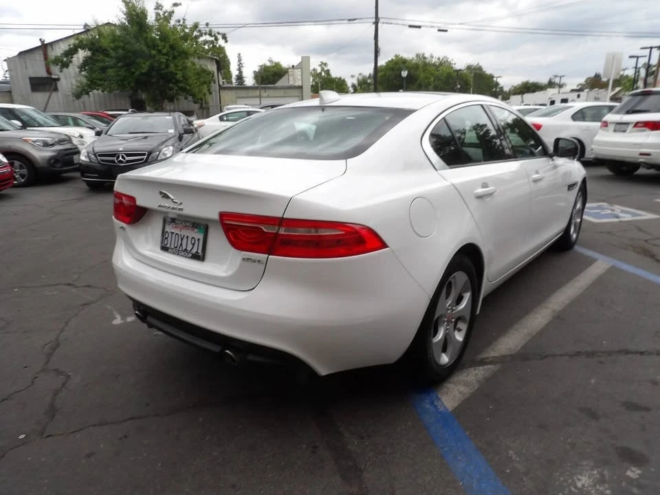 2018 Jaguar XE - Image 3 of 14