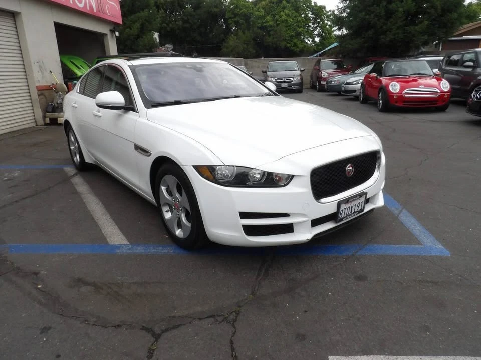 2018 Jaguar XE - Image 2 of 14