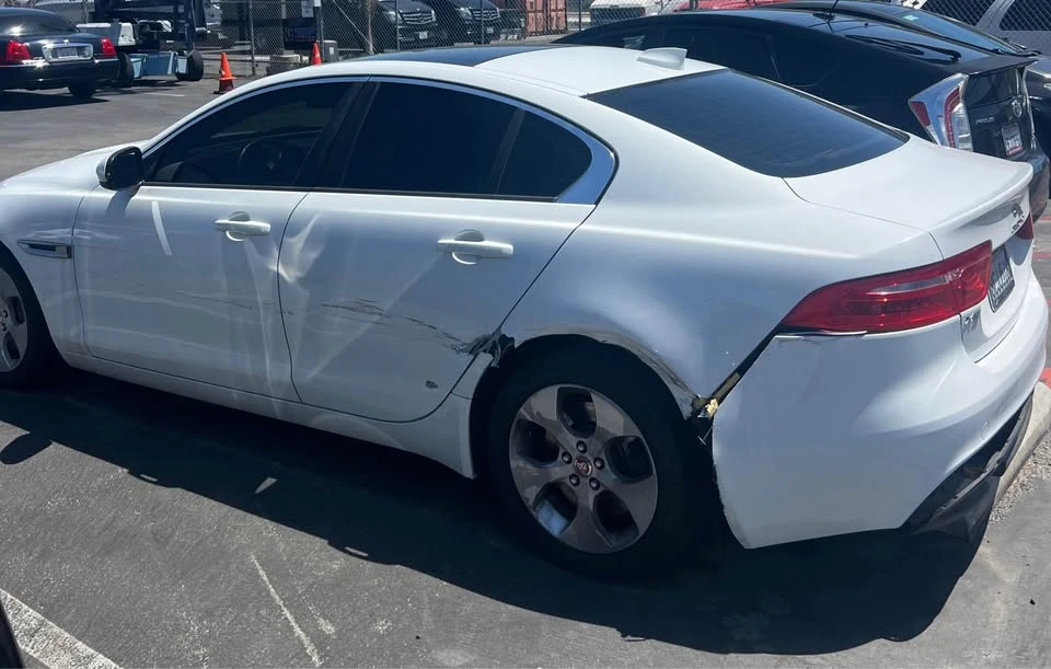 2018 Jaguar XE - Image 2 of 6