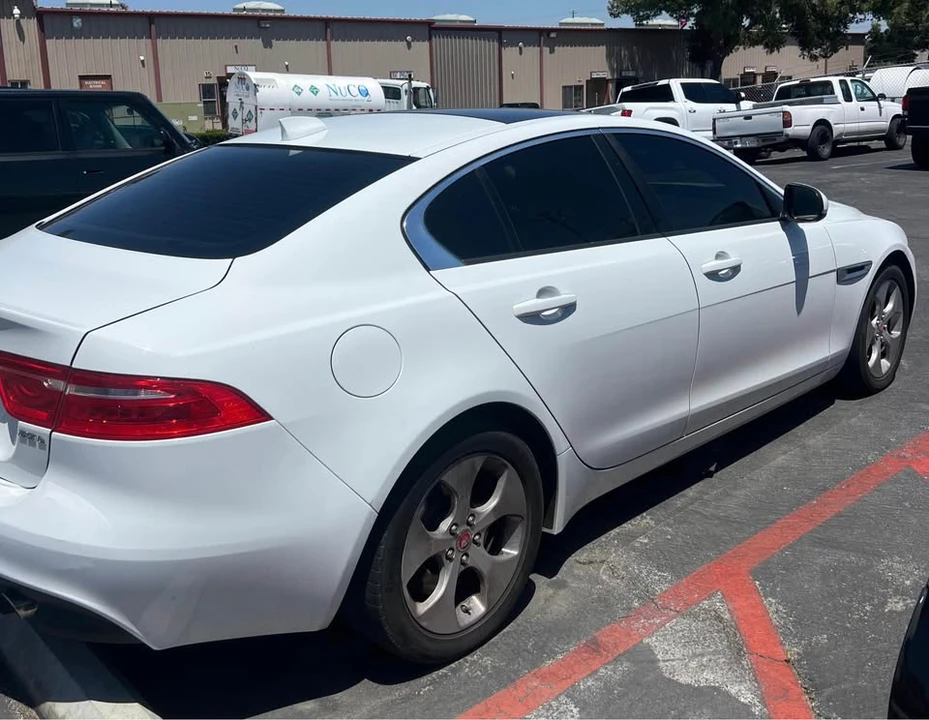 2018 Jaguar XE - Image 4 of 6