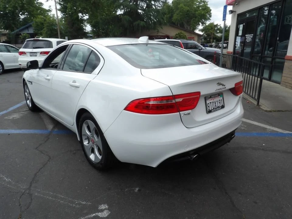 2018 Jaguar XE - Image 4 of 14