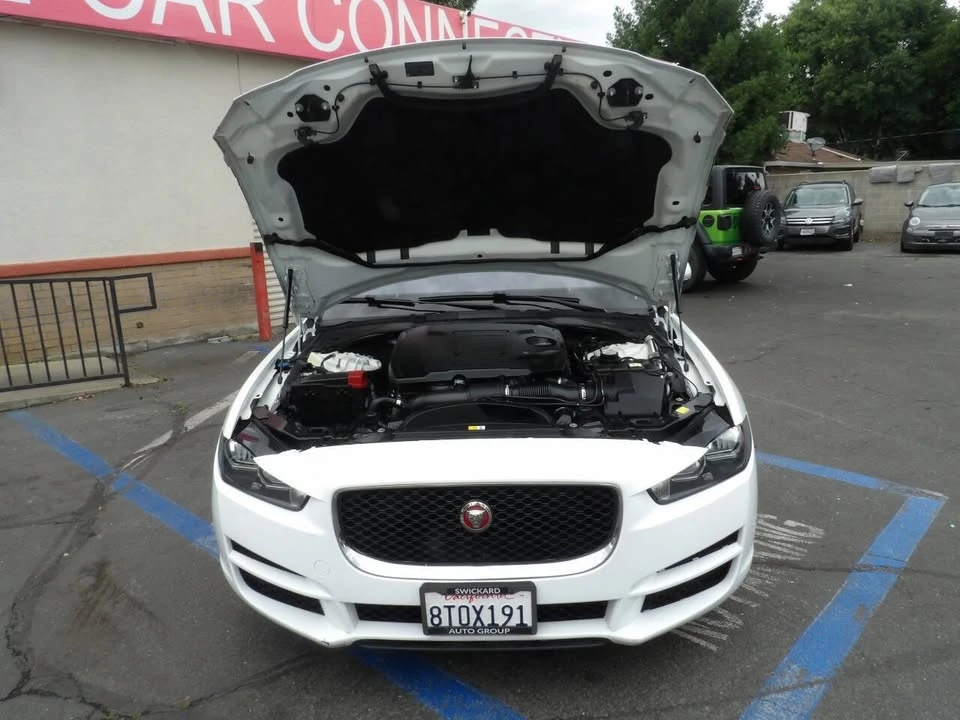 2018 Jaguar XE - Image 12 of 14