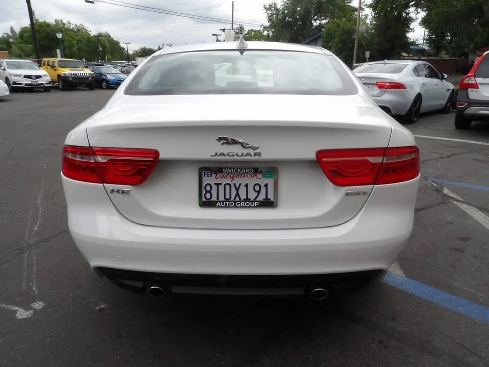 2018 Jaguar XE - Image 10 of 14