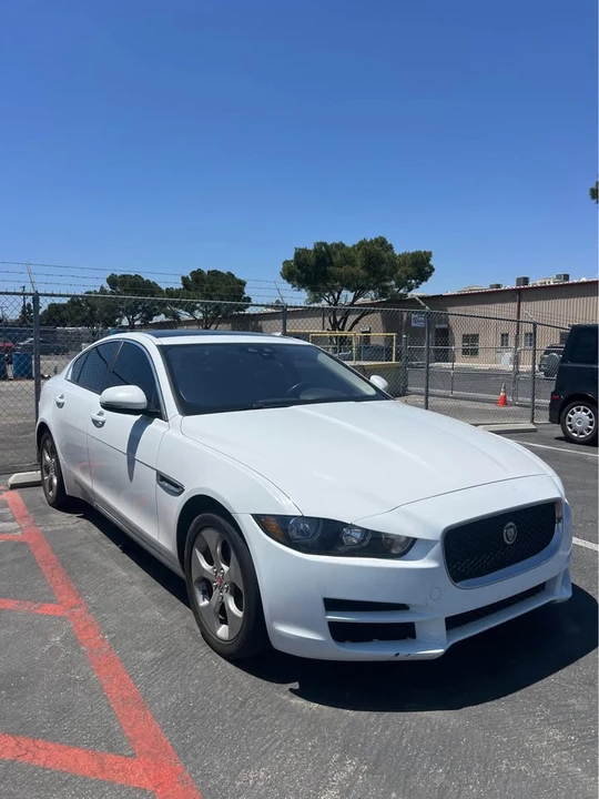 2018 Jaguar XE - Image 4 of 6