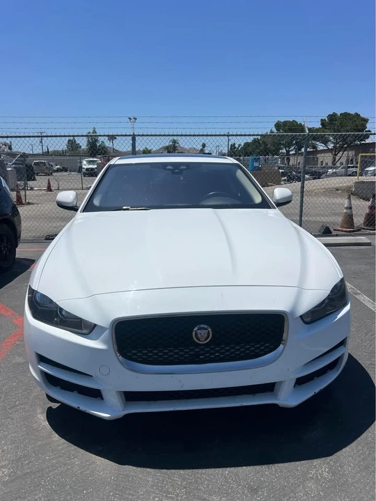 2018 Jaguar XE - Image 3 of 6