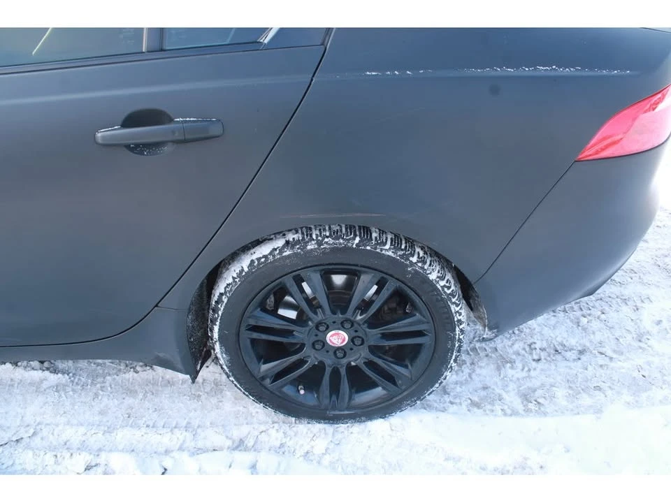 2018 Jaguar XE - Image 11 of 20
