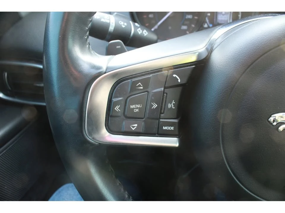 2018 Jaguar XE - Image 19 of 20