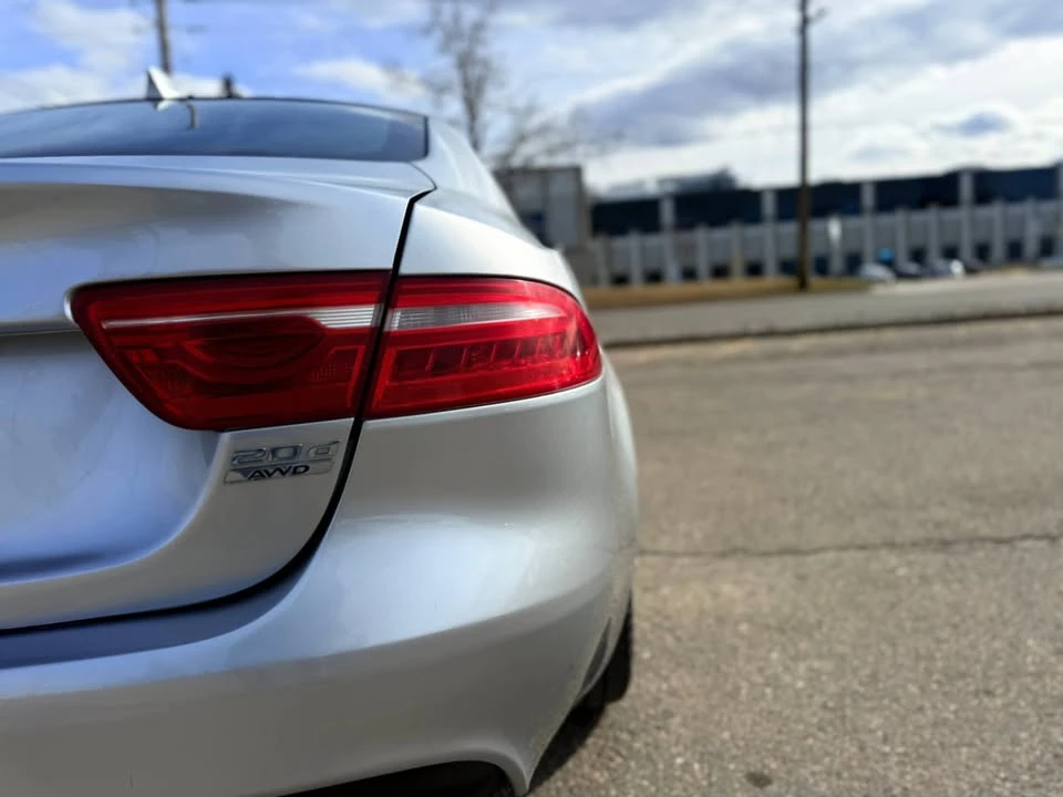 2018 Jaguar XE - Image 13 of 14