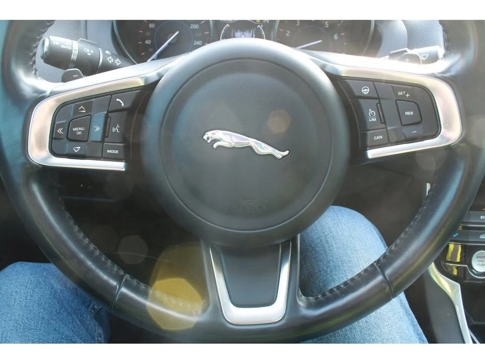 2018 Jaguar XE - Image 18 of 20