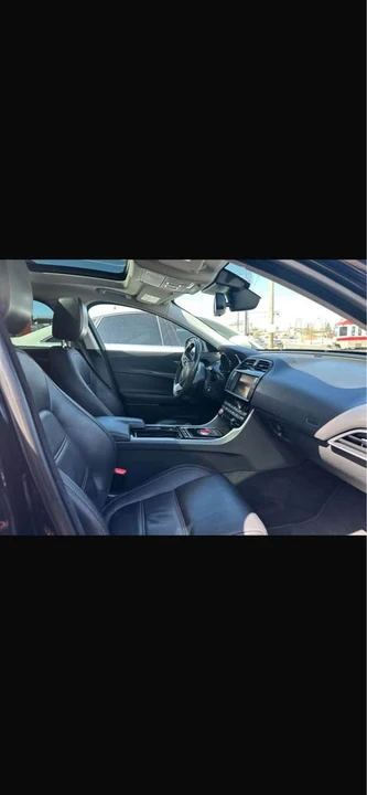 2018 Jaguar XE - Image 9 of 15
