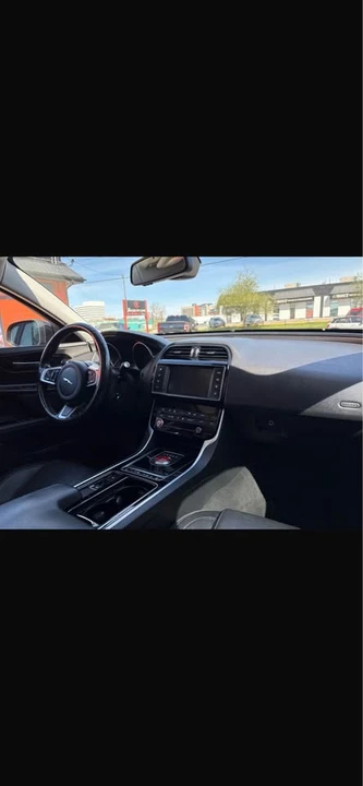 2018 Jaguar XE - Image 12 of 15