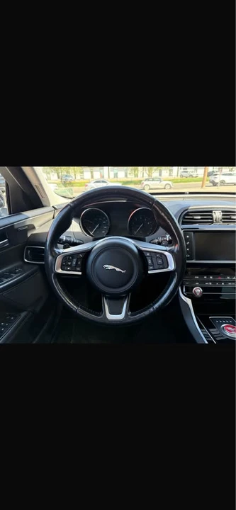 2018 Jaguar XE - Image 13 of 15