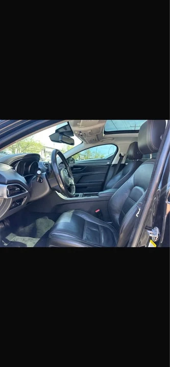 2018 Jaguar XE - Image 10 of 15