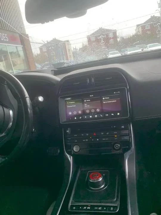 2018 Jaguar XE - Image 8 of 11