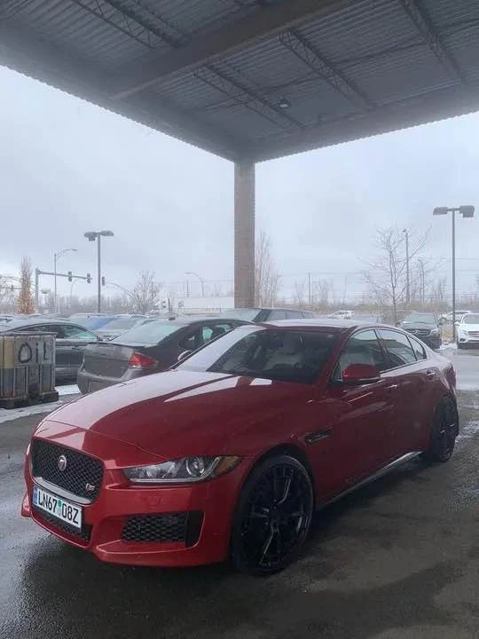 2018 Jaguar XE - Image 2 of 11