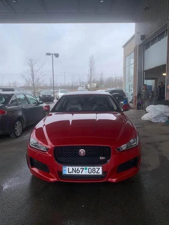 2018 Jaguar XE - Image 5 of 11
