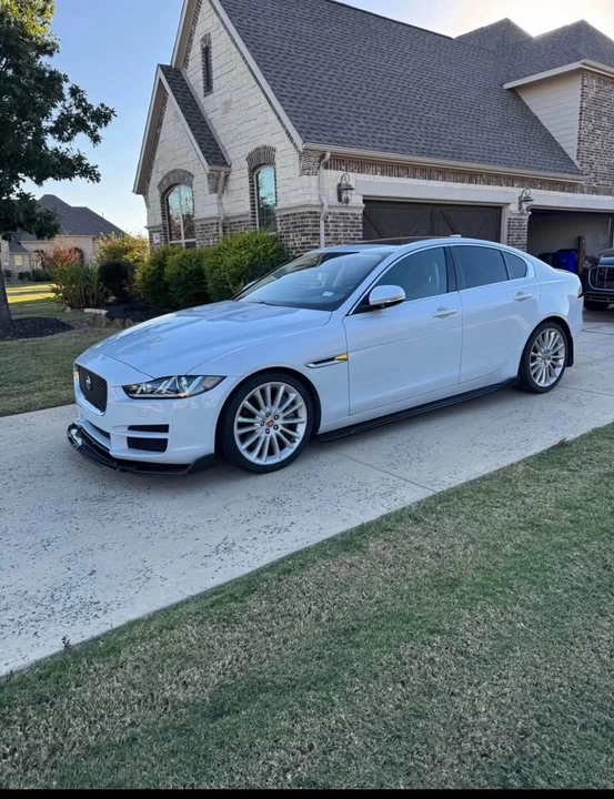 2018 Jaguar XE - Image 5 of 7