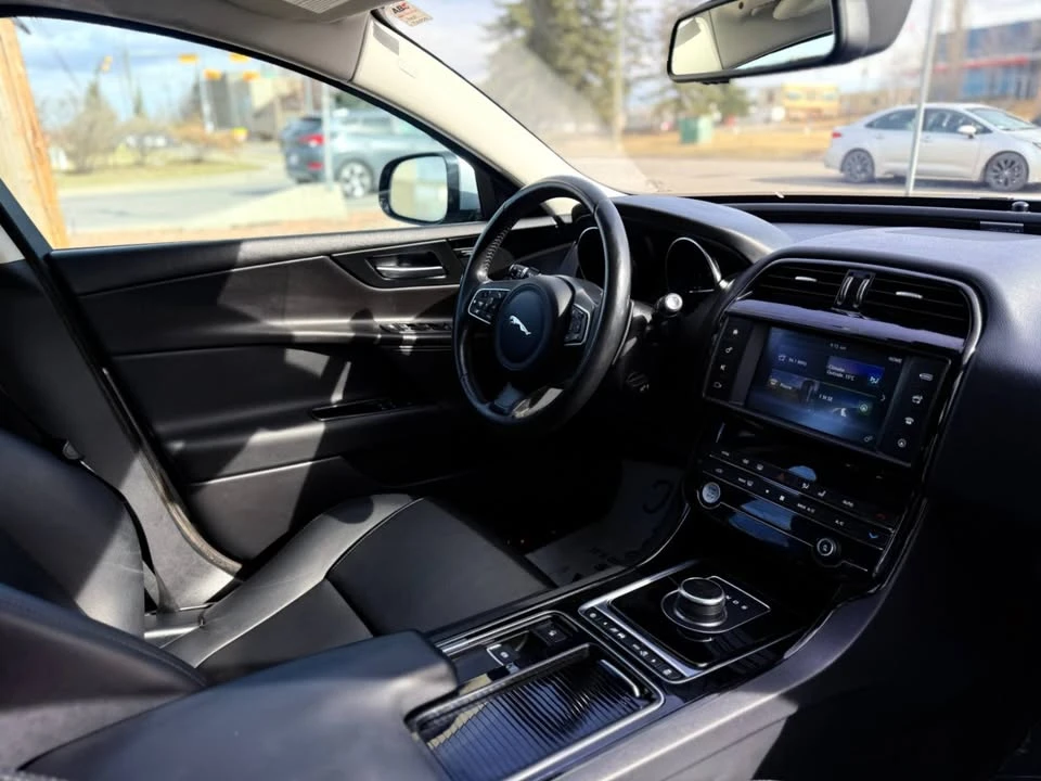 2018 Jaguar XE - Image 3 of 14