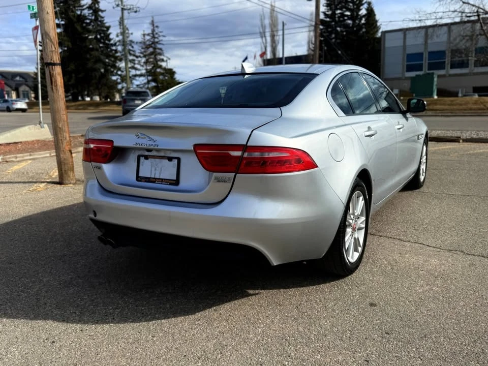 2018 Jaguar XE - Image 9 of 14