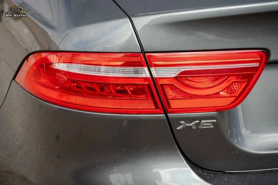 2018 Jaguar XE - Image 11 of 18
