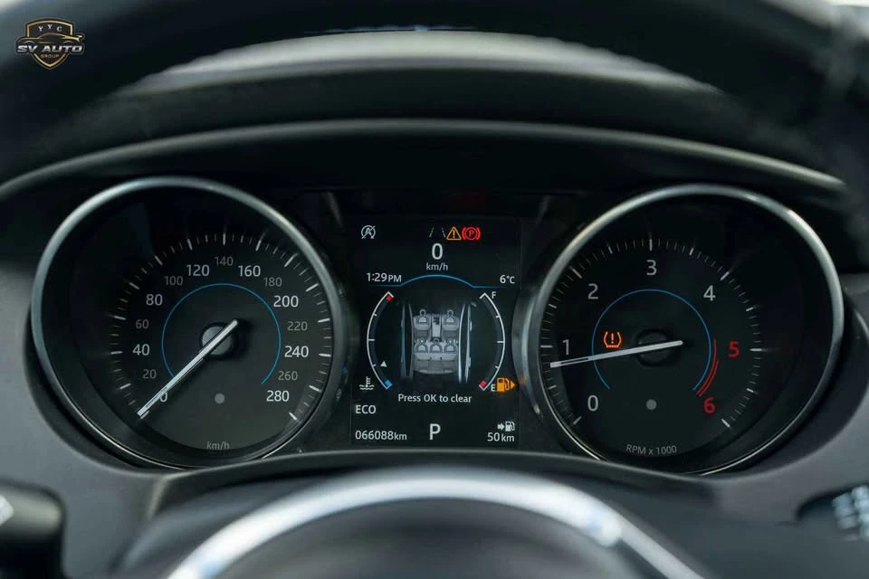 2018 Jaguar XE - Image 13 of 18
