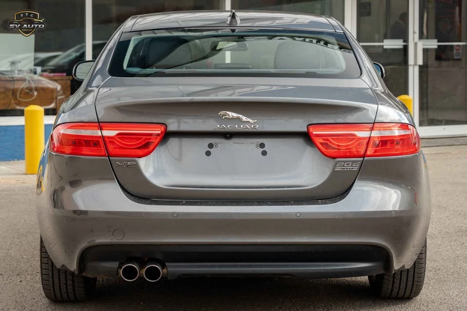 2018 Jaguar XE - Image 4 of 18