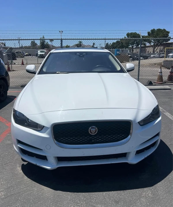 2018 Jaguar XE - Image 2 of 8