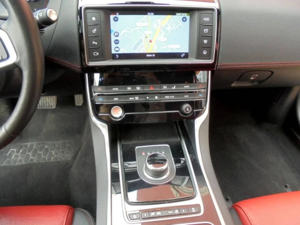 2018 Jaguar XE - Image 10 of 20