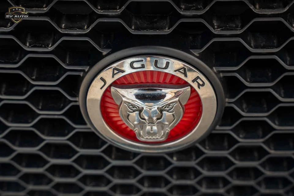 2018 Jaguar XE - Image 3 of 18