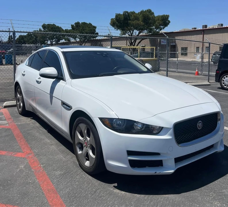 2018 Jaguar XE - Image 6 of 8