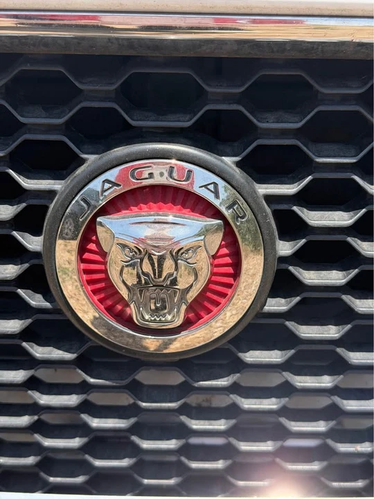 2018 Jaguar XE - Image 7 of 8
