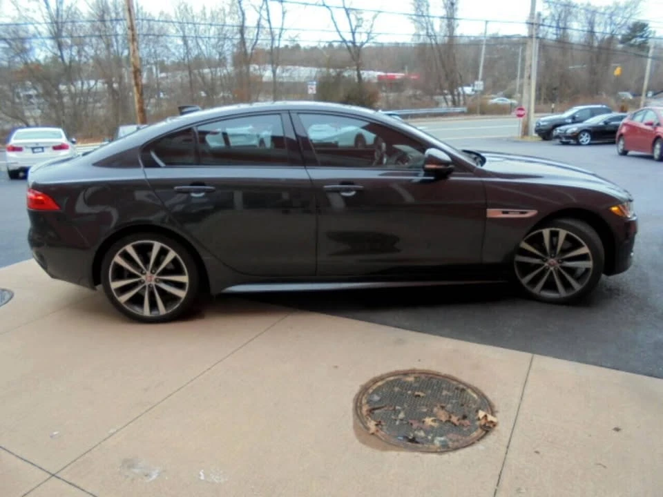 2018 Jaguar XE - Image 5 of 20