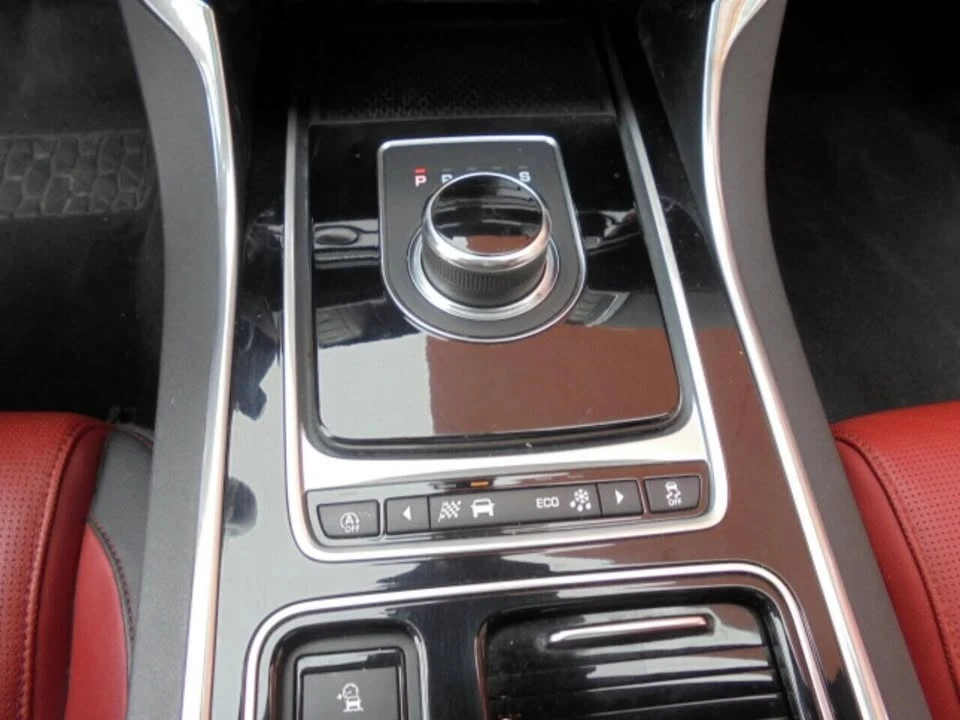 2018 Jaguar XE - Image 19 of 20