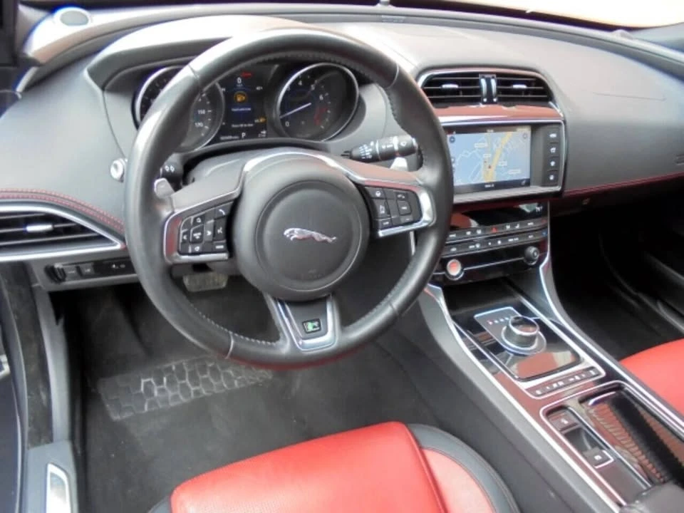 2018 Jaguar XE - Image 16 of 20