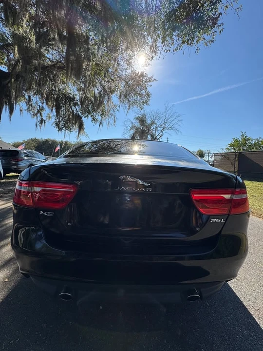 2018 Jaguar XE - Image 10 of 13