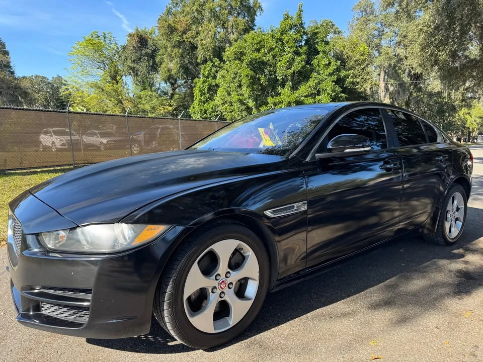 2018 Jaguar XE - Image 2 of 13