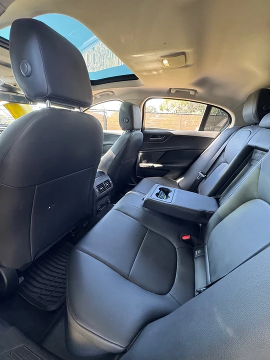 2018 Jaguar XE - Image 7 of 13
