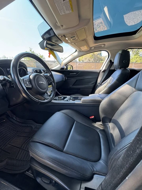 2018 Jaguar XE - Image 5 of 13