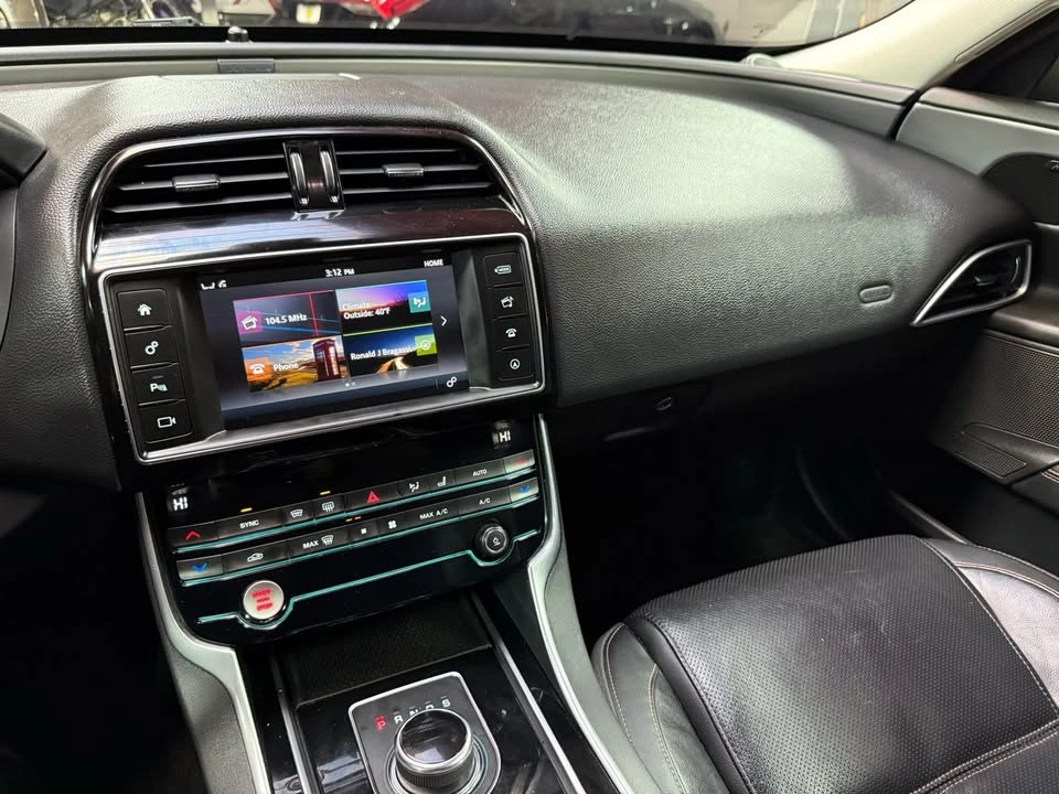 2018 Jaguar XE - Image 18 of 20