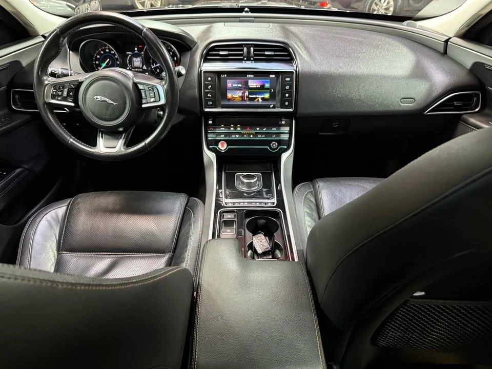 2018 Jaguar XE - Image 10 of 20