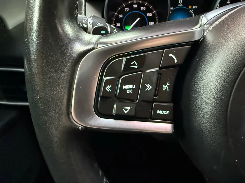 2018 Jaguar XE - Image 15 of 20