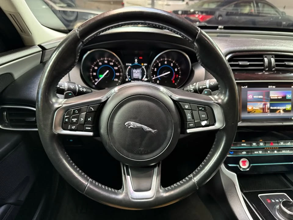 2018 Jaguar XE - Image 12 of 20