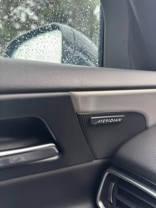 2018 Jaguar XE - Image 13 of 18