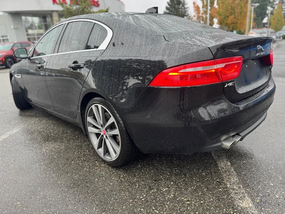 2018 Jaguar XE - Image 7 of 18