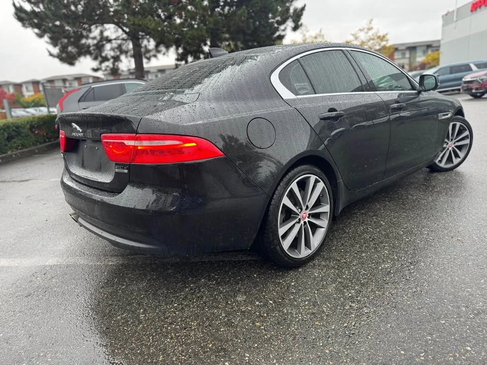 2018 Jaguar XE - Image 4 of 18