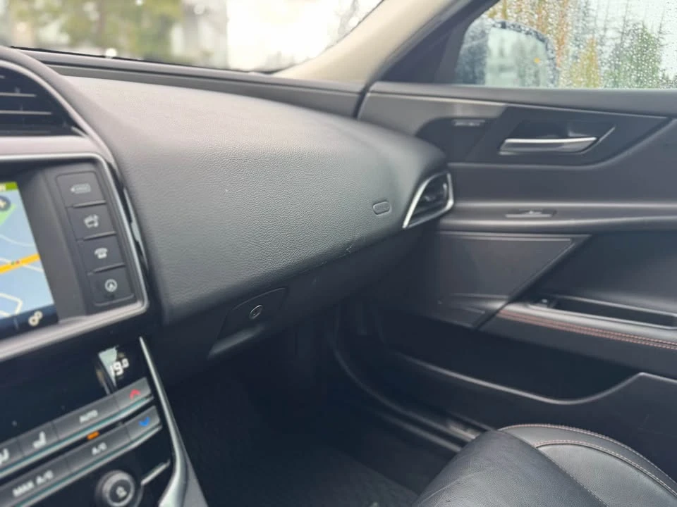2018 Jaguar XE - Image 14 of 18