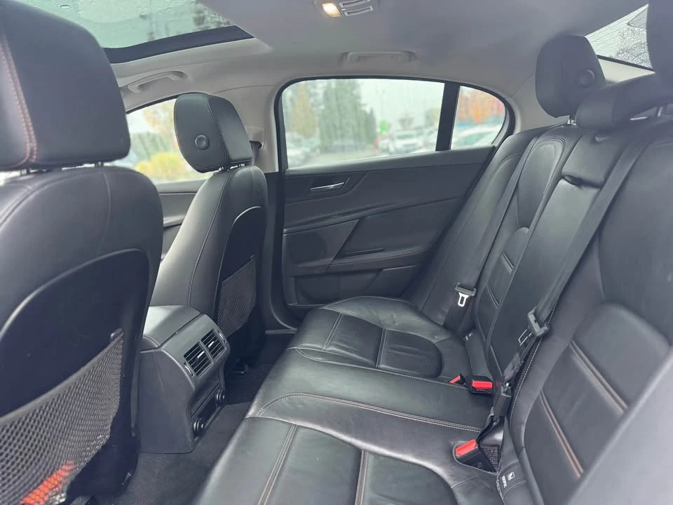 2018 Jaguar XE - Image 17 of 18