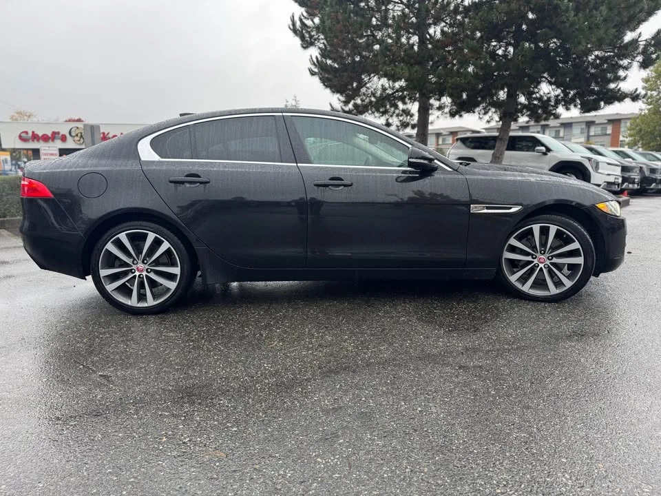 2018 Jaguar XE - Image 3 of 18